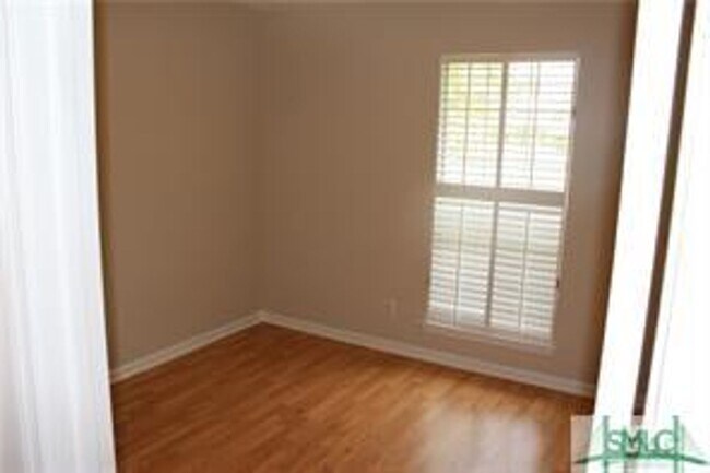Building Photo - 3 bed 2 Bath Richmond Hill