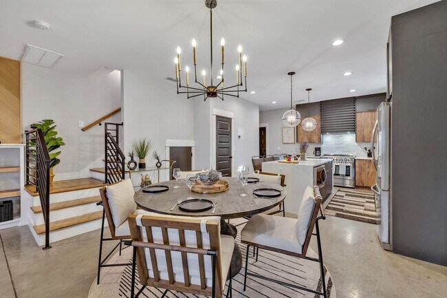 Building Photo - 611 21st Ave N