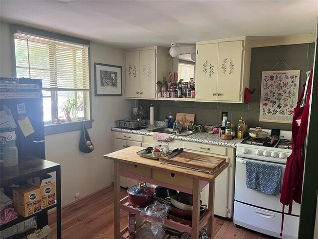 Building Photo - 3205 Grooms St