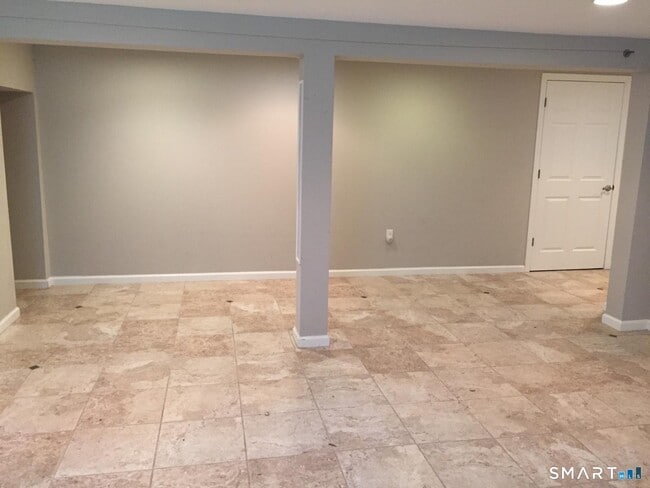 Building Photo - 163 MacGregor Dr