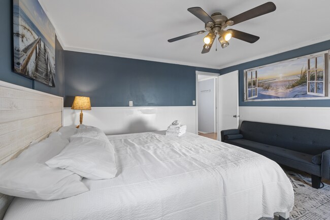 Building Photo - WINTER RENTAL Fully Furnished 2 Bedroom Co...