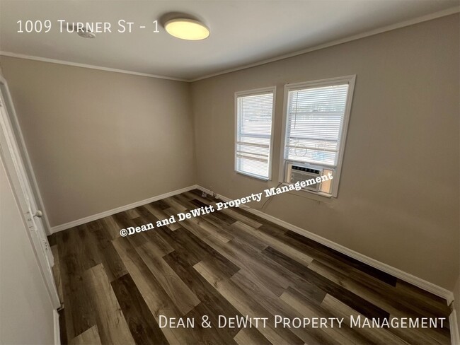 Building Photo - 1009 Turner St