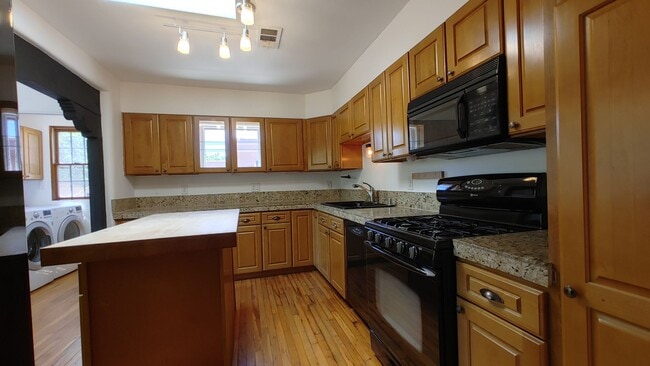 Building Photo - Coming Soon! Old Town Charm! 2 Bedroom Hou...