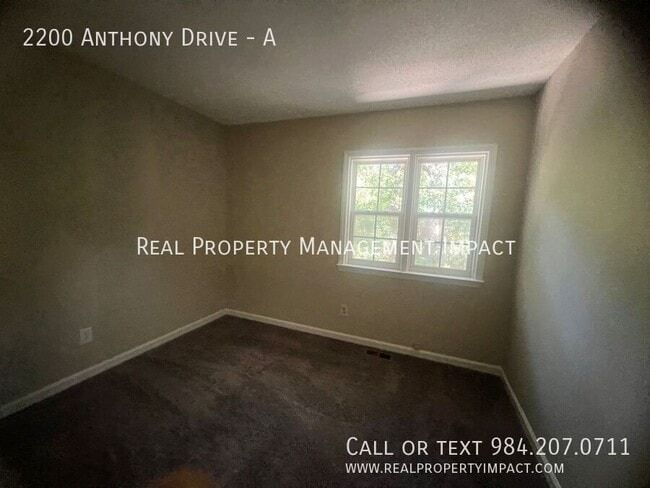 Building Photo - 2200 Anthony Dr