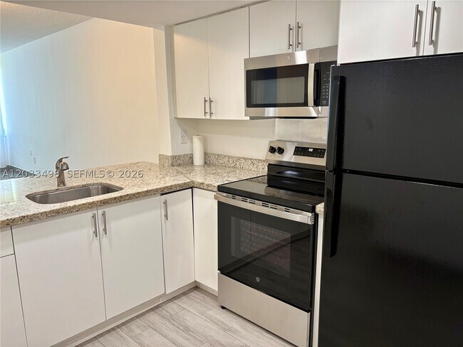 Building Photo - 1591 NE Miami Gardens Dr