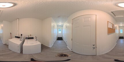 Building Photo - 214 NW Chapel Dr
