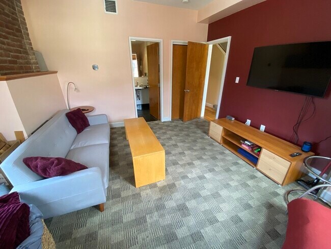 Building Photo - 113 W Dedham St