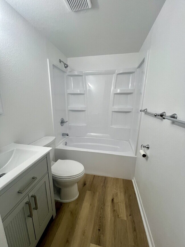 Building Photo - Affordable Two Bedroom Available with Short Term Lease Now Ready!