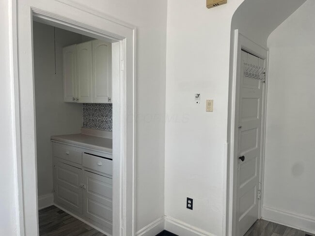 Building Photo - 273 Thurman Ave