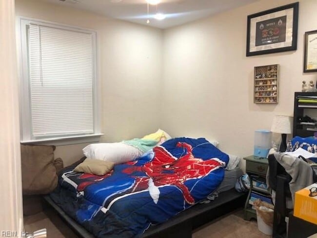 Building Photo - Colonial Heights