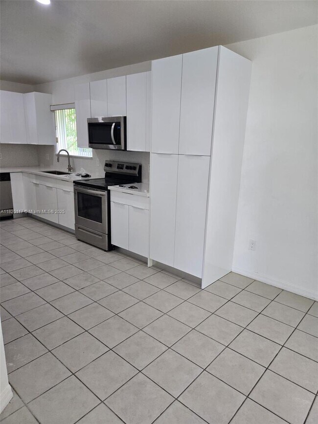 Building Photo - 20137 SW 88th Ct