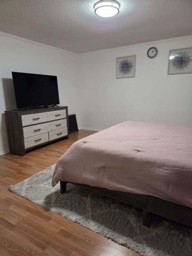 Building Photo - 810 Sandtree Dr