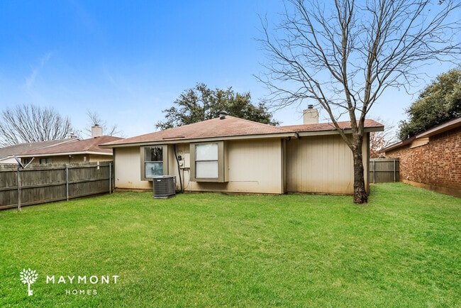 Building Photo - 105 Caprock Dr