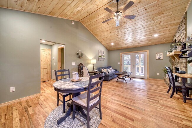 Building Photo - 60 Deer Vly Ln