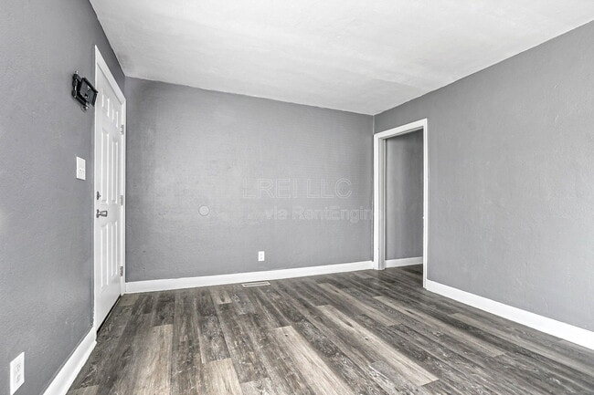 Building Photo - 3127 Southern Ave