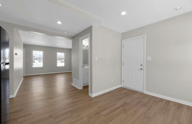 Building Photo - 2194 Rotunda Dr