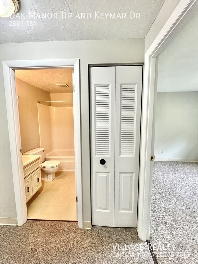 Building Photo - 230 Oak Manor Dr