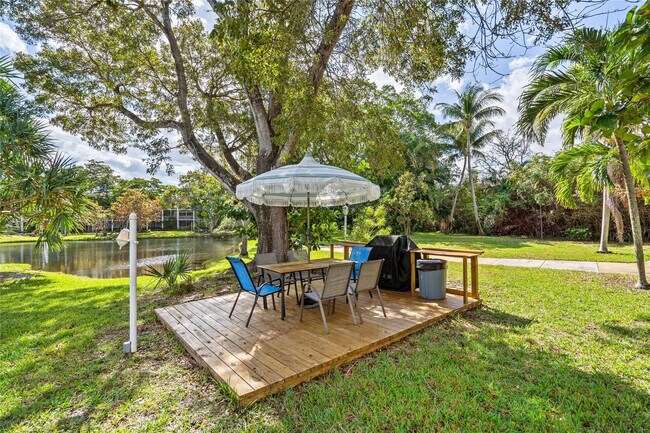 Building Photo - 777 SE 2nd Ave