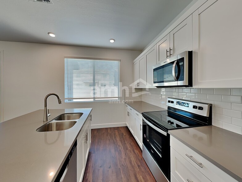 Building Photo - 17164 W Townley Ave