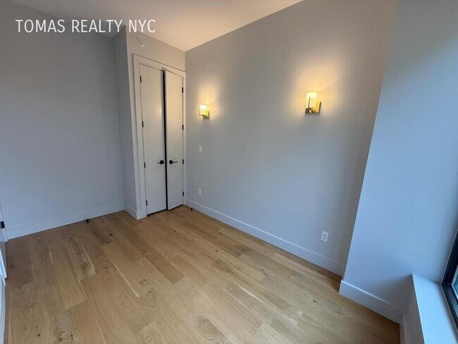 Building Photo - 1890 Pelham Pkwy S