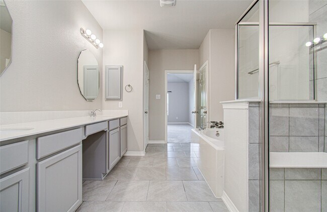 Building Photo - 1705 Bayway Dr