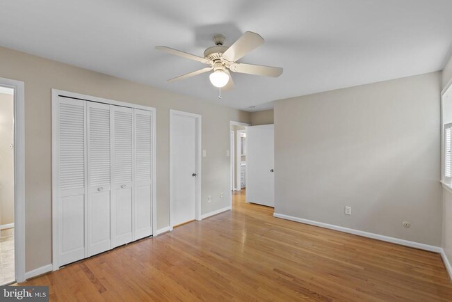 Building Photo - 6048 Redwood Ln