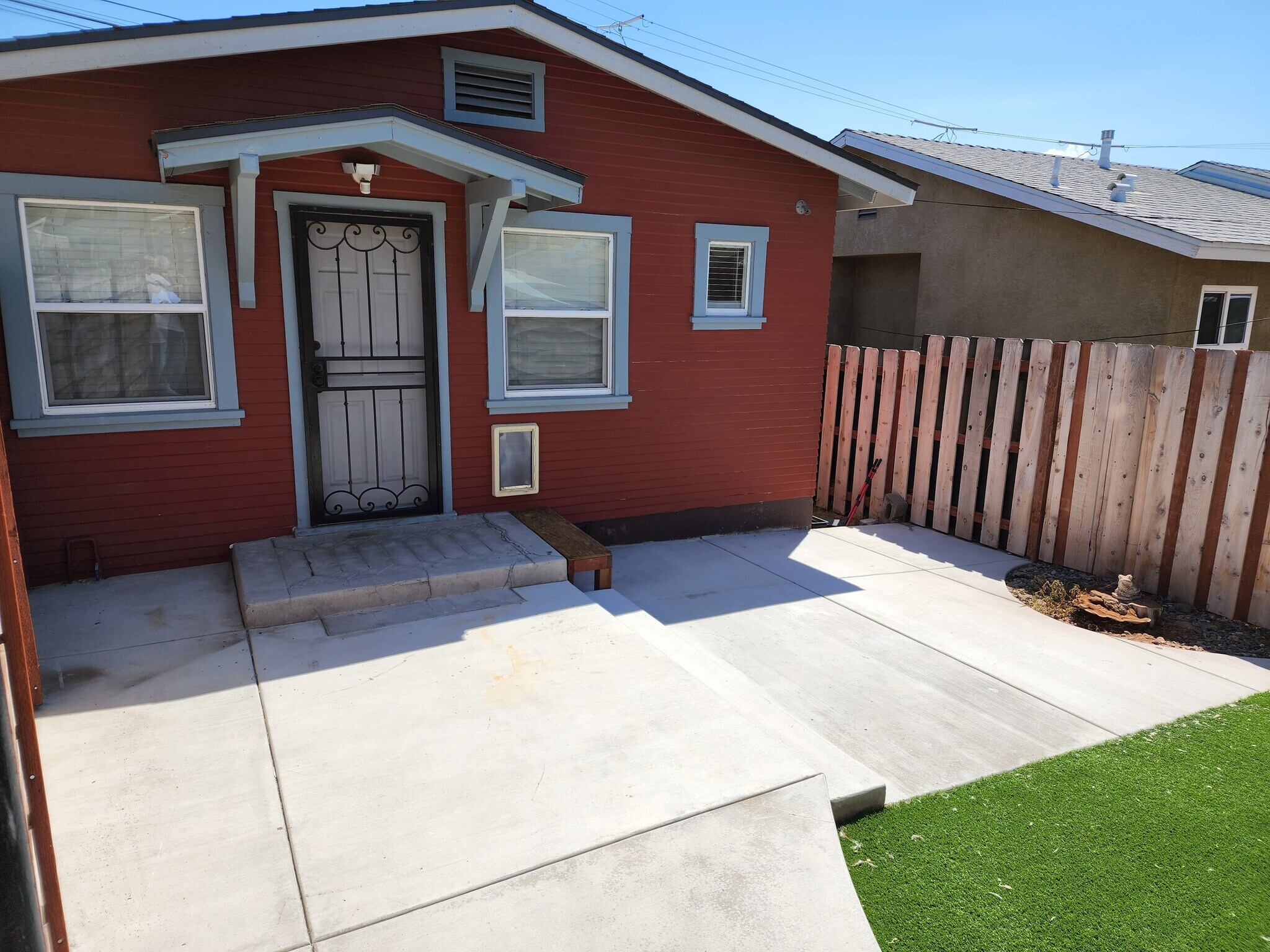 Building Photo - 223 Southlook Ave