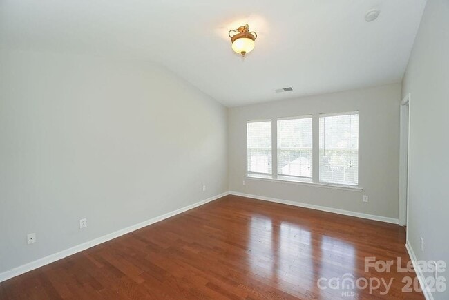 Building Photo - 6824 Southbrook Dr