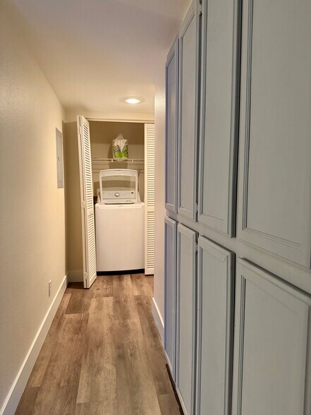 Washer/Dryer - 1575 W Warm Springs Rd