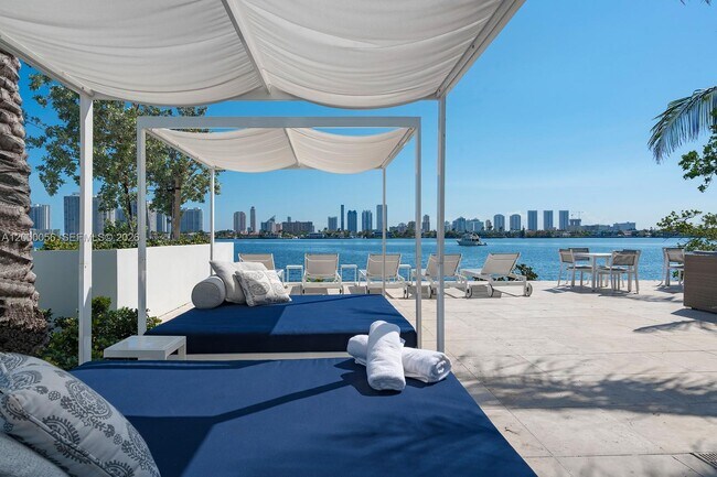 Building Photo - 17301 Biscayne Blvd