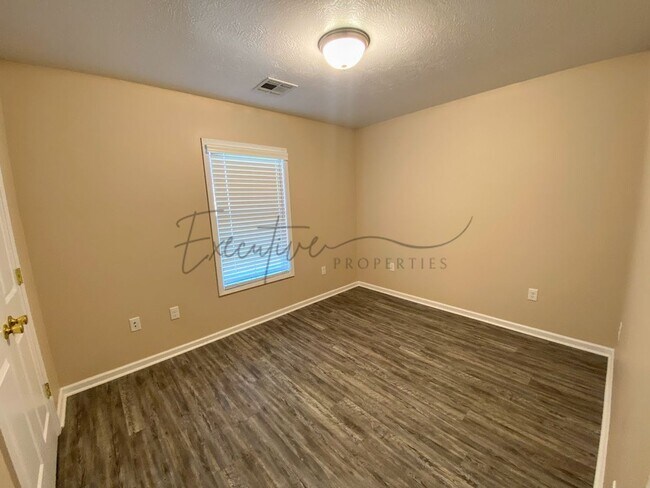 Building Photo - 308 E 1st St