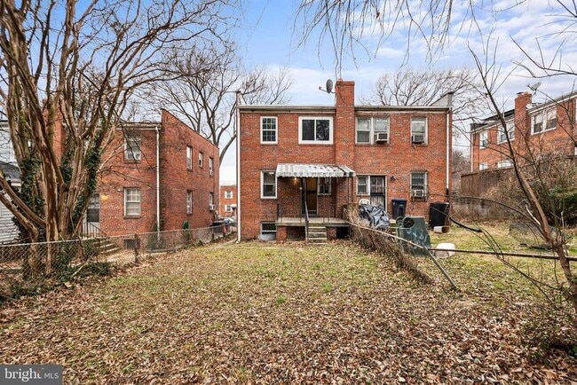 Building Photo - 2412 18th St SE