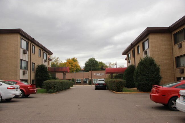 Building Photo - 966 S Robert St