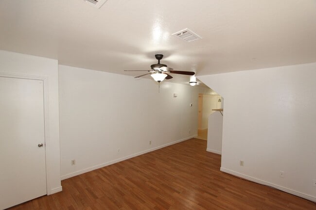 Building Photo - Spacious East Side 4BR Townhome with Fenced Yard