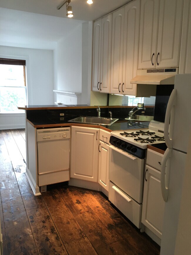 Building Photo - 146 Sussex St