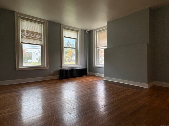 Building Photo - 449 Newfield St