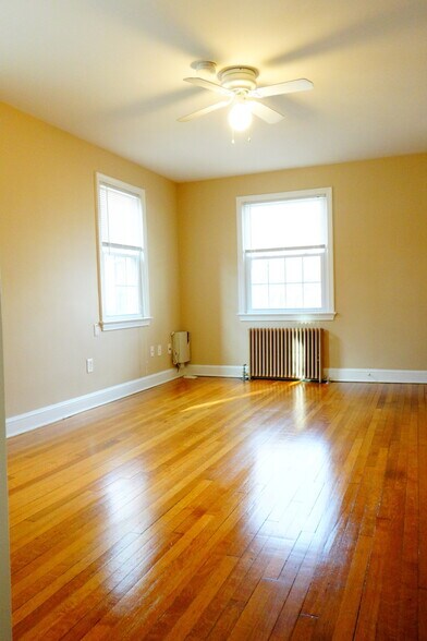 Building Photo - 812 Greenwood Cir