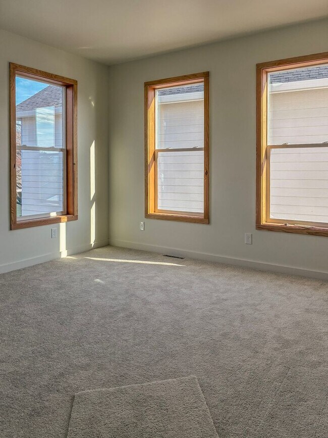 Building Photo - *** 3 Bedroom New Build In SE ! ONE MONTH FREE !!!!