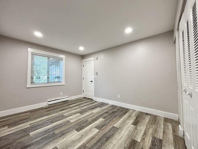 Building Photo - Available Now! Newly Remodeled 2BR Unit in Boulder Fourplex