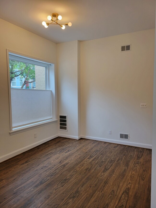 Building Photo - 255 10th St NE