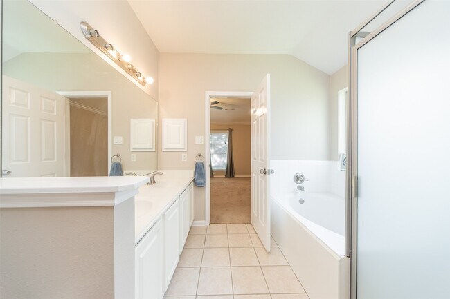 Building Photo - 3114 Glenwood Dr
