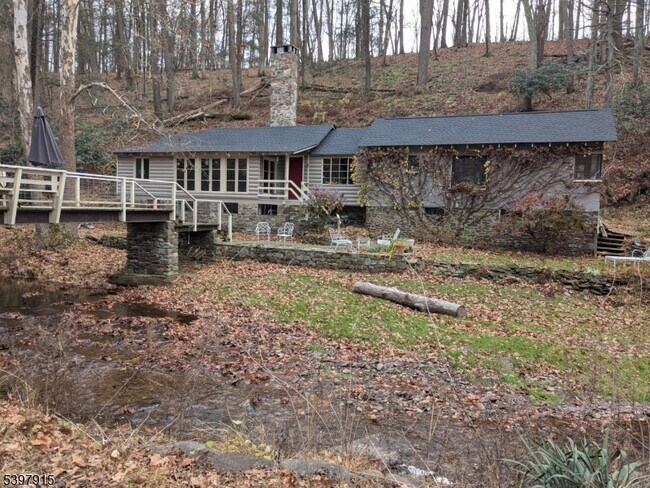 Building Photo - 445 Miller Park Rd