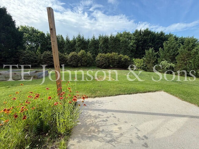 Building Photo - Charming 3-Bedroom Home with Modern Comfor...