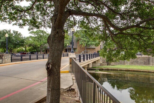 Building Photo - 5309 Spinnaker Way