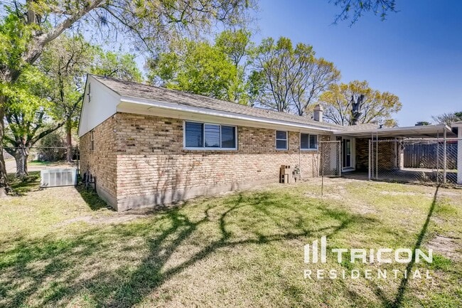 Building Photo - 8127 Twin Hills Dr