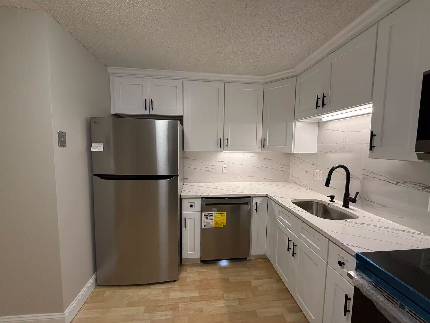 Building Photo - 7 Saint James Pl