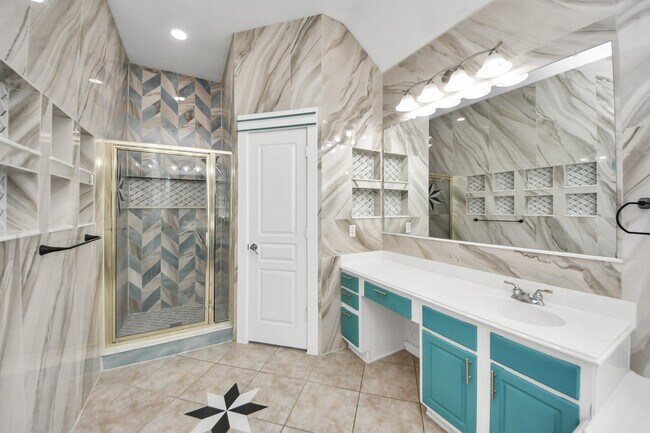 Building Photo - 12003 Sunrise Way