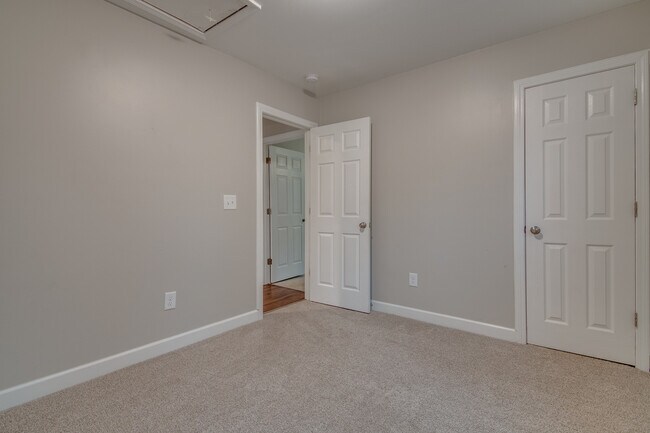 Building Photo - 517 Walnut St