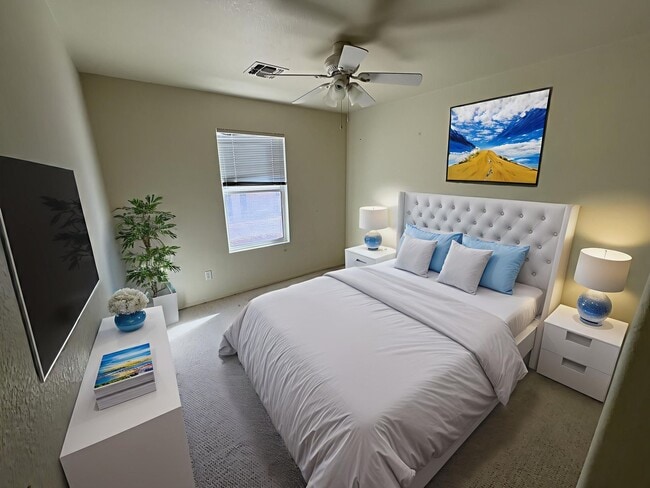 Building Photo - Riverhaven Great Central Location