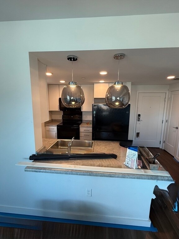 Building Photo - 466 River St